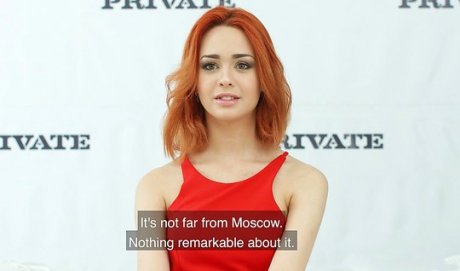 Интервью с развратом: скромная русская признаётся в любви к членам — и получает кастинг с финишем в глотку